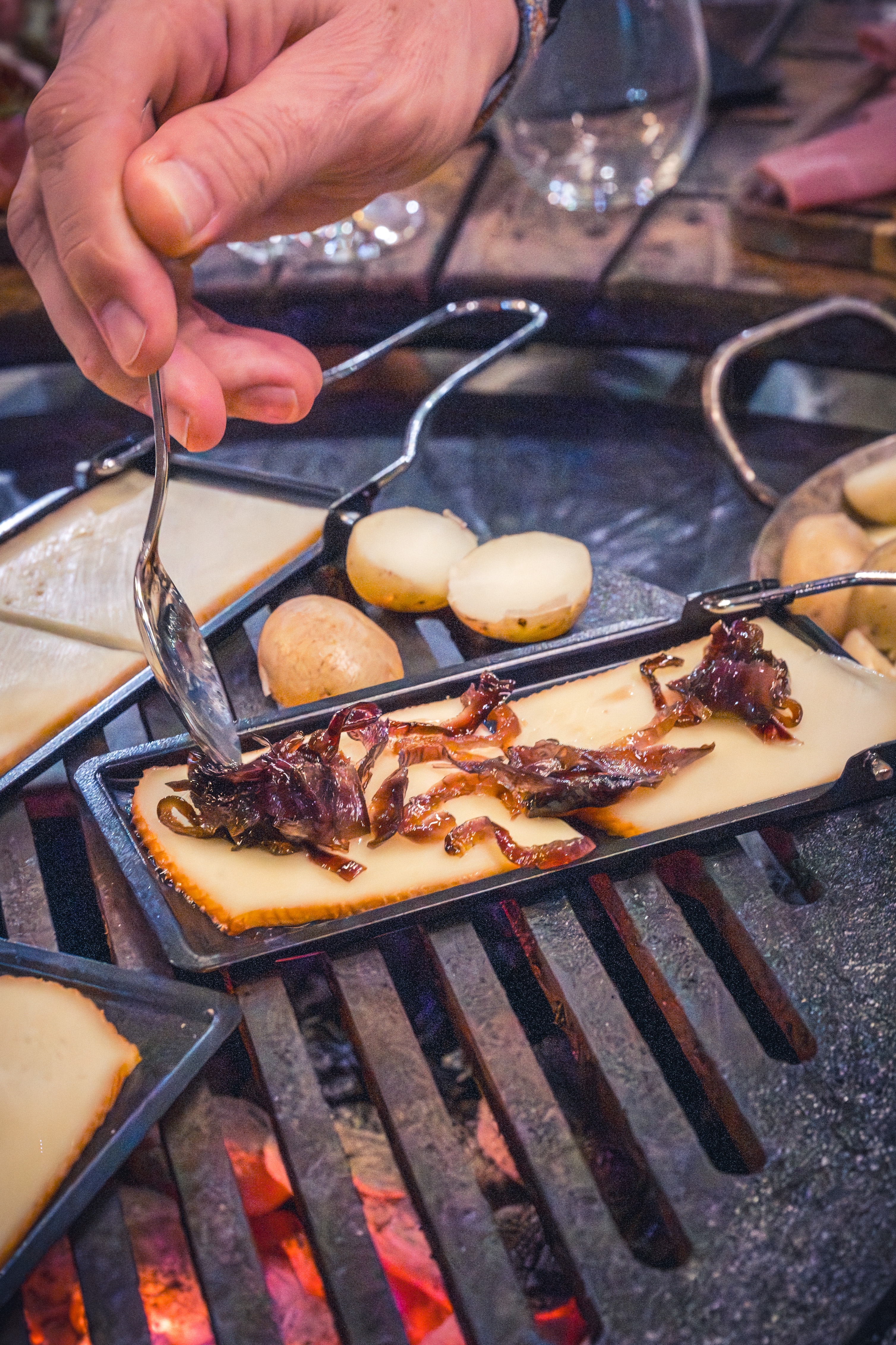 Brasero installé dans le jardin du Bistro